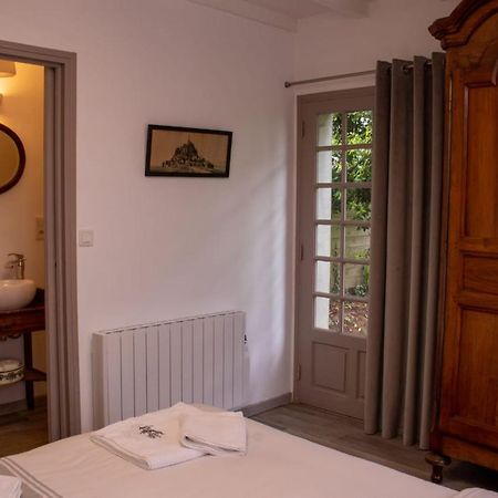 Une Suite Au Jardin Hyenville Esterno foto
