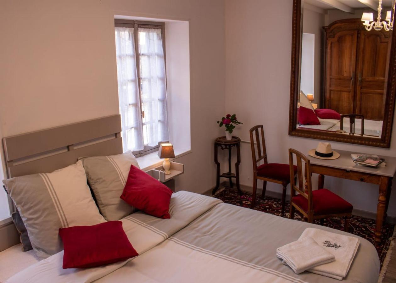 Une Suite Au Jardin Hyenville Esterno foto