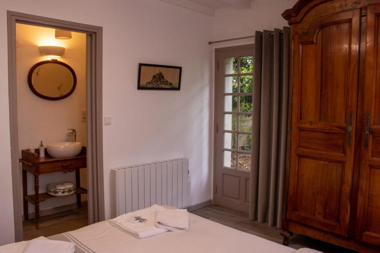 Une Suite Au Jardin Hyenville Esterno foto
